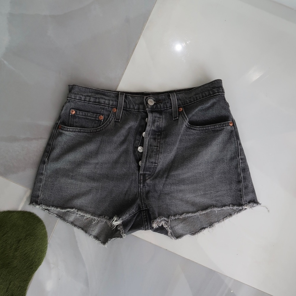 Levi’s grey 501 cotton shorts. Size 28
